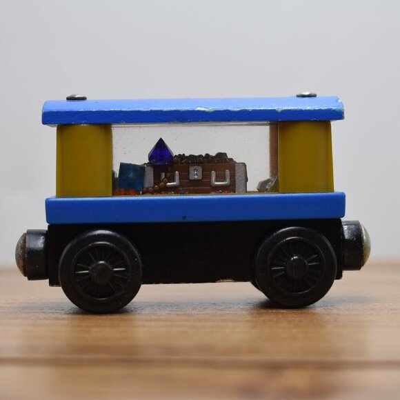 Thomas the Tank Engine & Friends Wooden Railway Train Sodor Museum Jewel Car - Picture 2 of 5